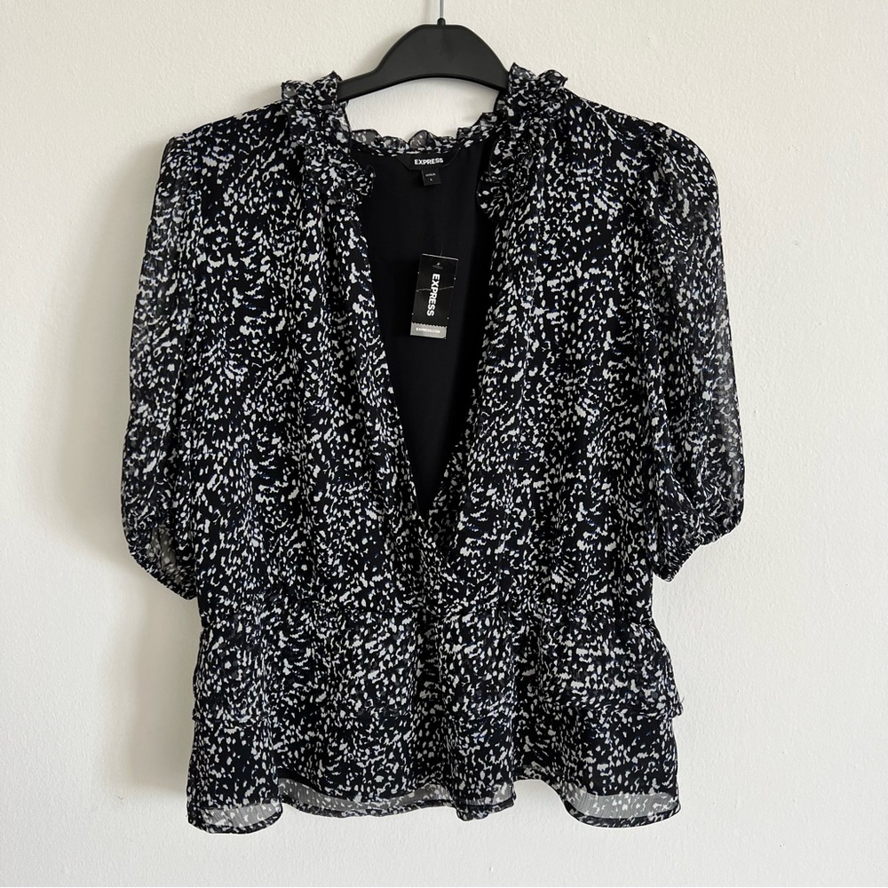 NWT EXPRESS Textured Dot Print Puff Short Sleeve Top